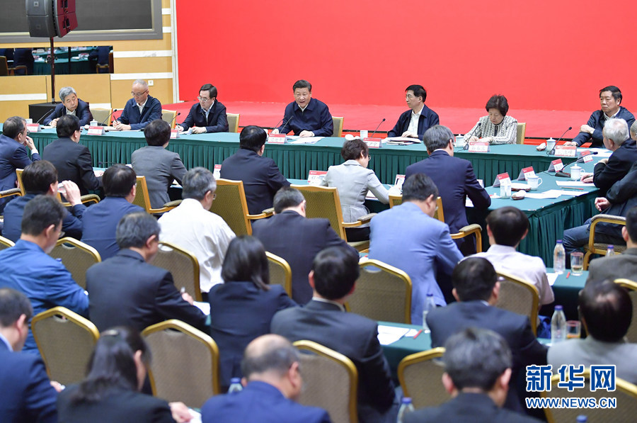 5月2日,中共中央总书记、国家主席、中央军委主席习近平来到北京大学考察。这是习近平同北京大学师生座谈并发表重要讲话。 新华社记者李涛摄